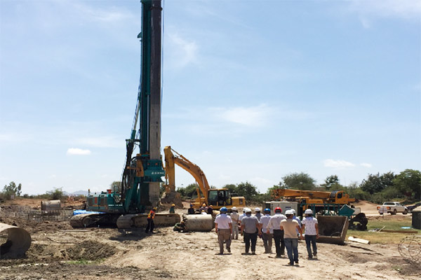 山河智能入巖神器在東非肯尼亞獲贊，人好設(shè)備好