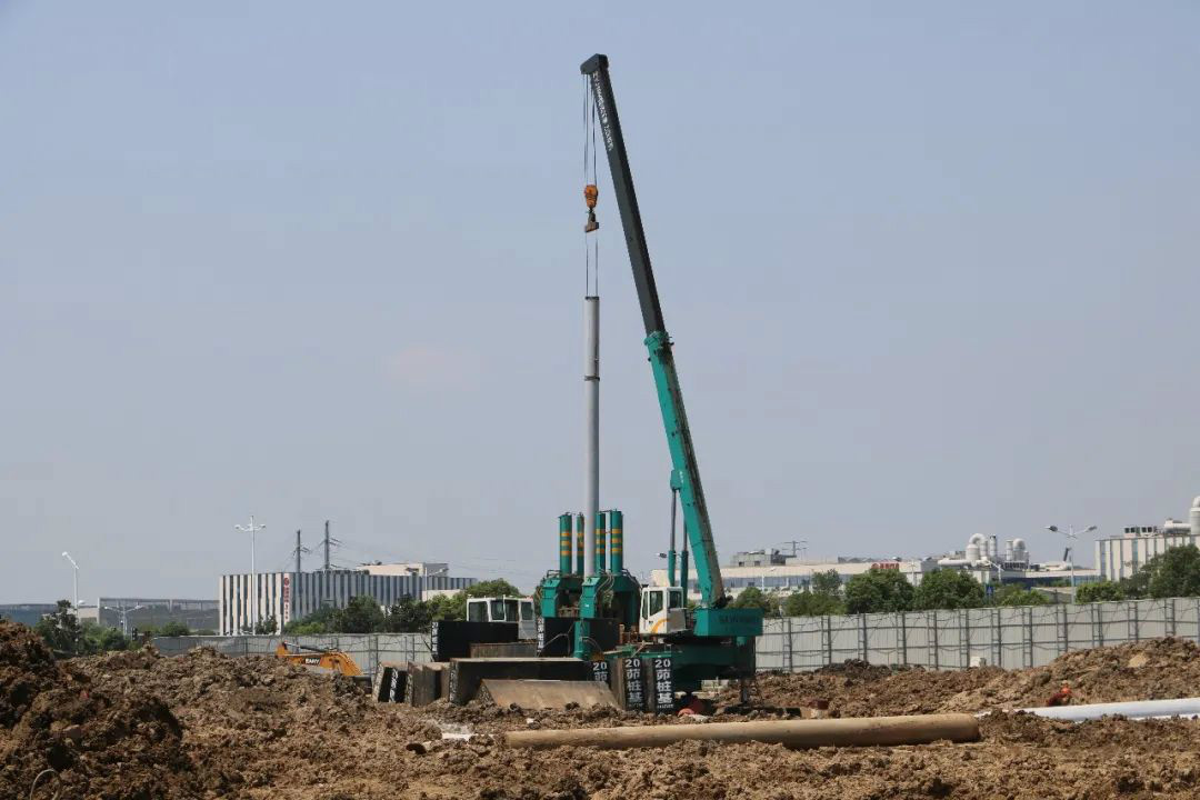 液壓靜力壓樁機從1臺到21臺，他只用了8年！