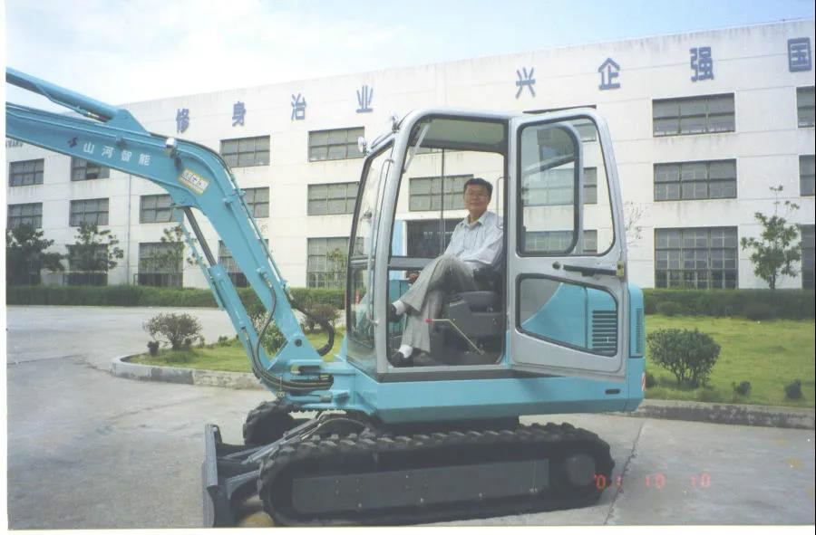 以先導式創(chuàng)新實現挖掘機從無到有，從小到大，從大到強！