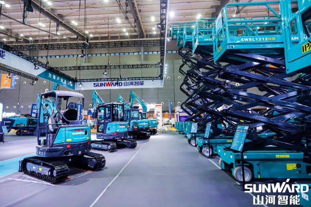 “山河綠”亮相長沙國際工程機(jī)械展，50余款產(chǎn)品盡顯山河智能創(chuàng)新實(shí)力
