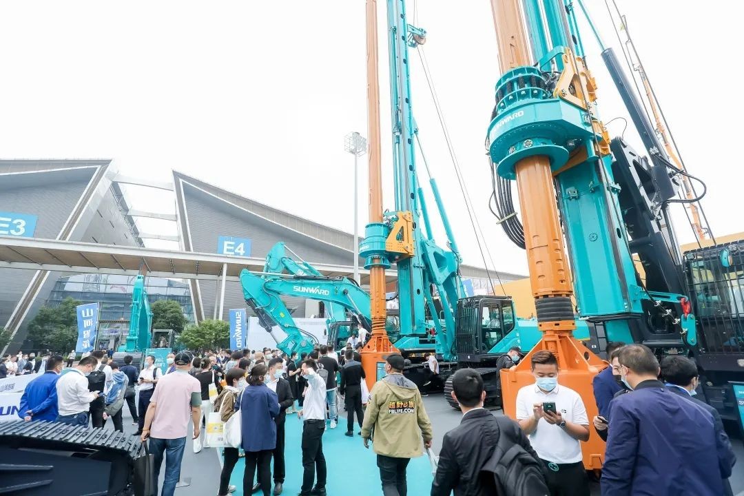 何清華出席長(zhǎng)沙國(guó)際工程機(jī)械產(chǎn)業(yè)鏈發(fā)展峰會(huì)，走“雙循環(huán)”道路關(guān)鍵在于“要做好自己的事情”