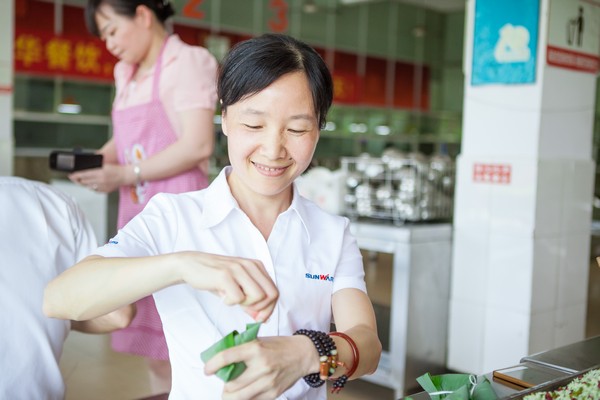 弘揚(yáng)傳統(tǒng)文化，共享濃情端午——記第三屆“愛國(guó)心·山河情”包粽子比賽