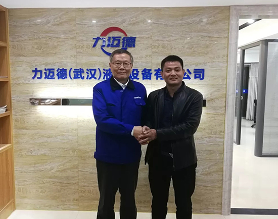 人生浮沉如夢(mèng)，攜手山河勇攀事業(yè)巔峰