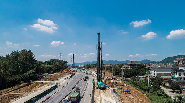 山河智能挖掘機(jī)，一臺(tái)頂幾臺(tái)！