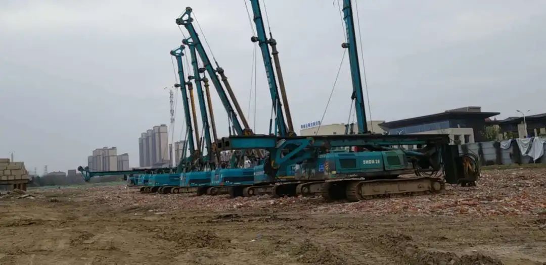 颯！他以11臺(tái)旋挖鉆占領(lǐng)荊州房建市場(chǎng)