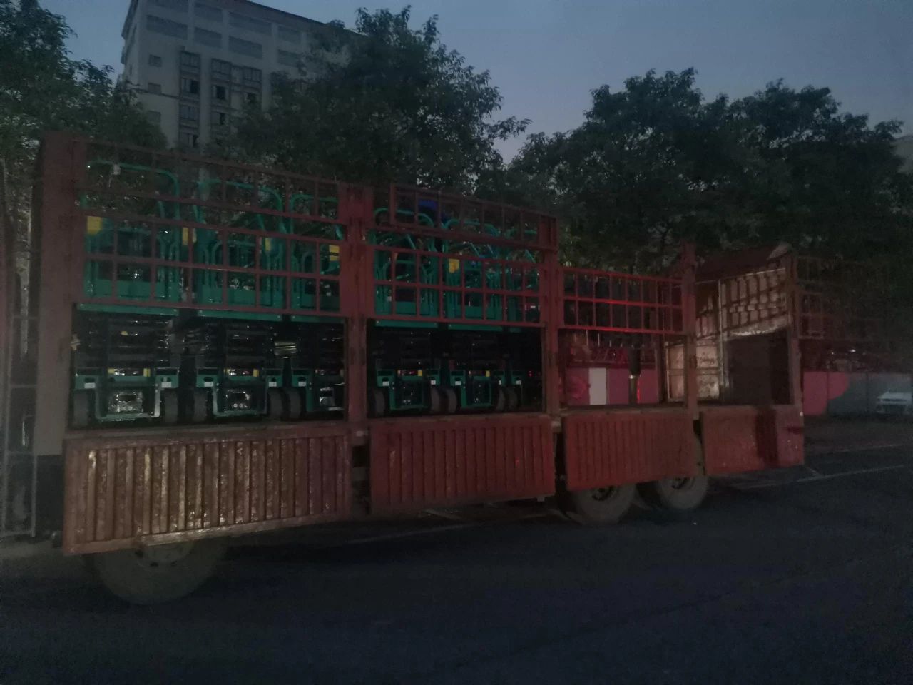 30小時，8個人，10臺裝備，我們說到做到！