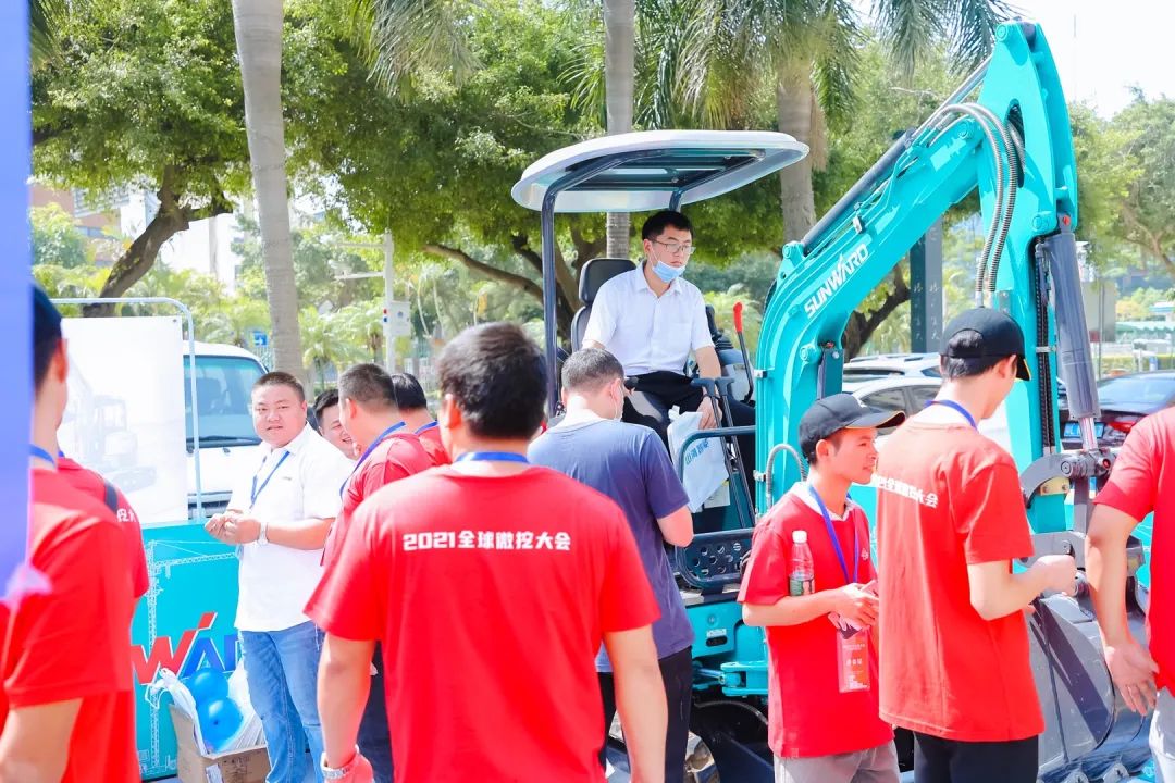 共享微挖新視界！山河智能微挖三大王牌產(chǎn)品齊聚2021全球微挖大會