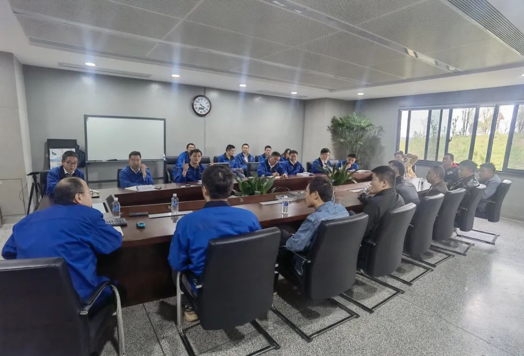 一起來“找茬”！10位“超級體驗官”試駕山河智能最新“F系列”挖掘機