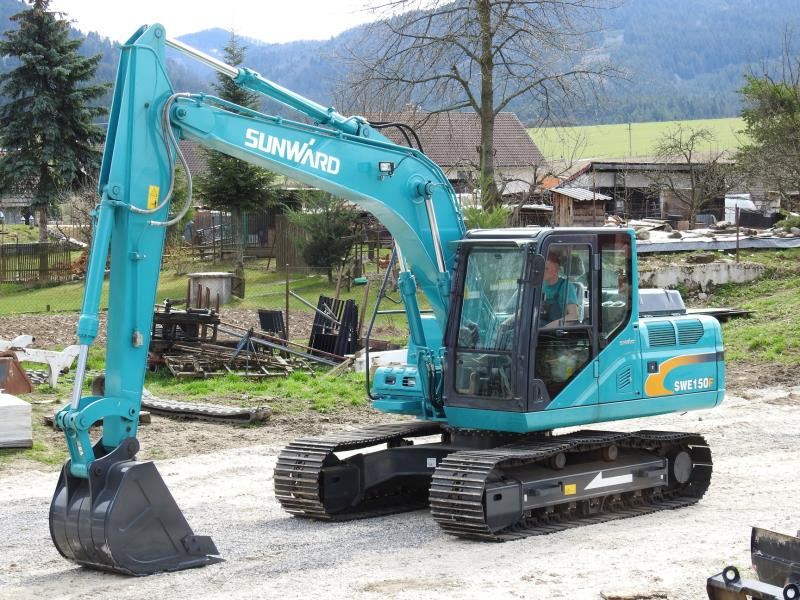 一輛中型的挖掘機(jī)的價(jià)格是多少？