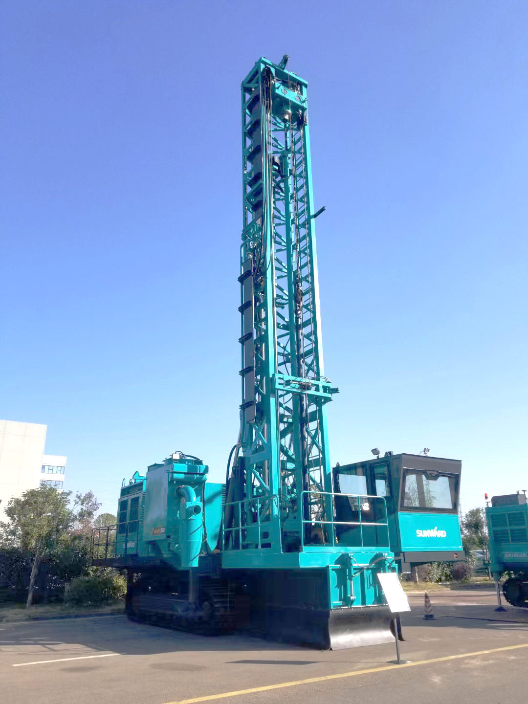 兩種鉆進(jìn)模式+更大扭矩！山河智能自主研制的全液壓牙輪鉆機(jī)下線