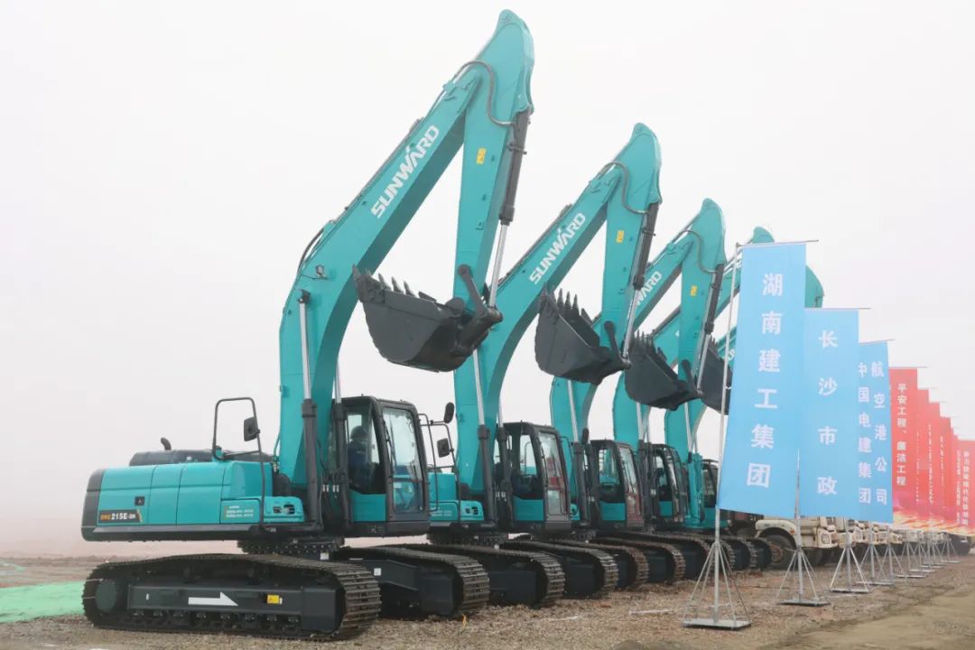 “山河綠”精彩亮相！山河智能裝備全面助力長(zhǎng)沙機(jī)場(chǎng)改擴(kuò)建項(xiàng)目