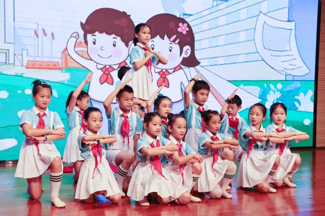 繽紛“暑”假，不負(fù)所“托”！山河智能職工子女暑期托管班結(jié)業(yè)啦