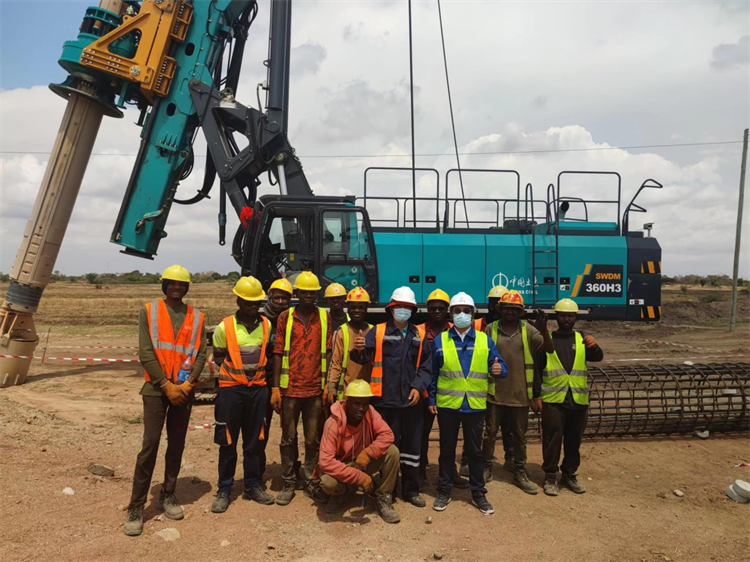 深化合作、共創(chuàng)輝煌！何清華帶隊(duì)拜訪(fǎng)中土集團(tuán)