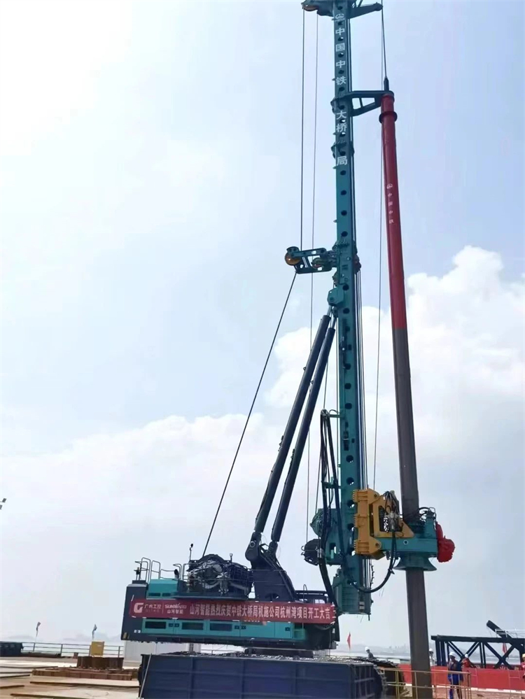 再戰(zhàn)世界級工程！山河智能超級旋挖鉆機(jī)SWDM800H助建杭州灣跨海鐵路橋項(xiàng)目