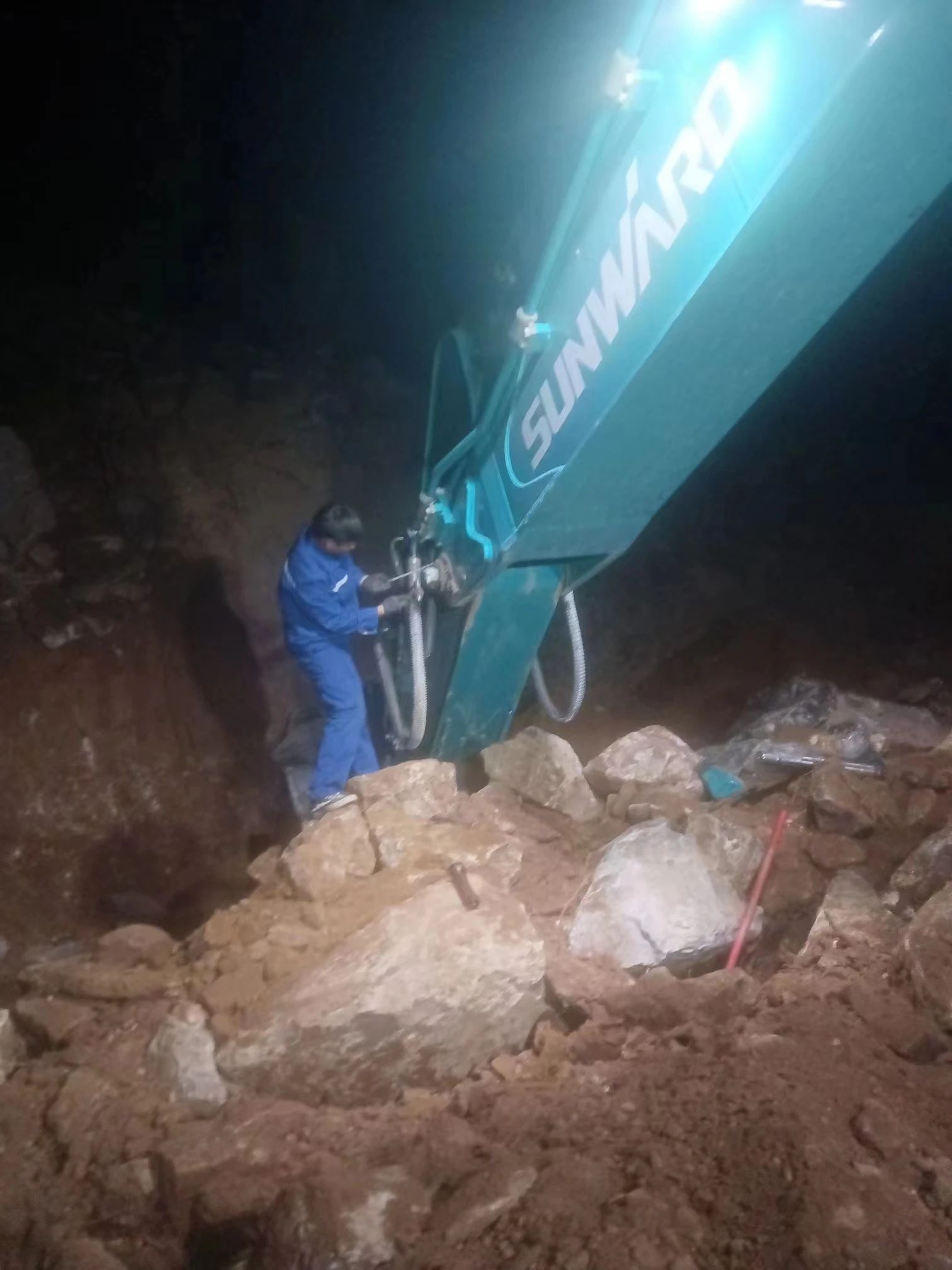 一線“熱”聞 | 專業(yè)售后，用心服務(wù)！山河智能挖掘機(jī)服務(wù)萬(wàn)里行一直在路上