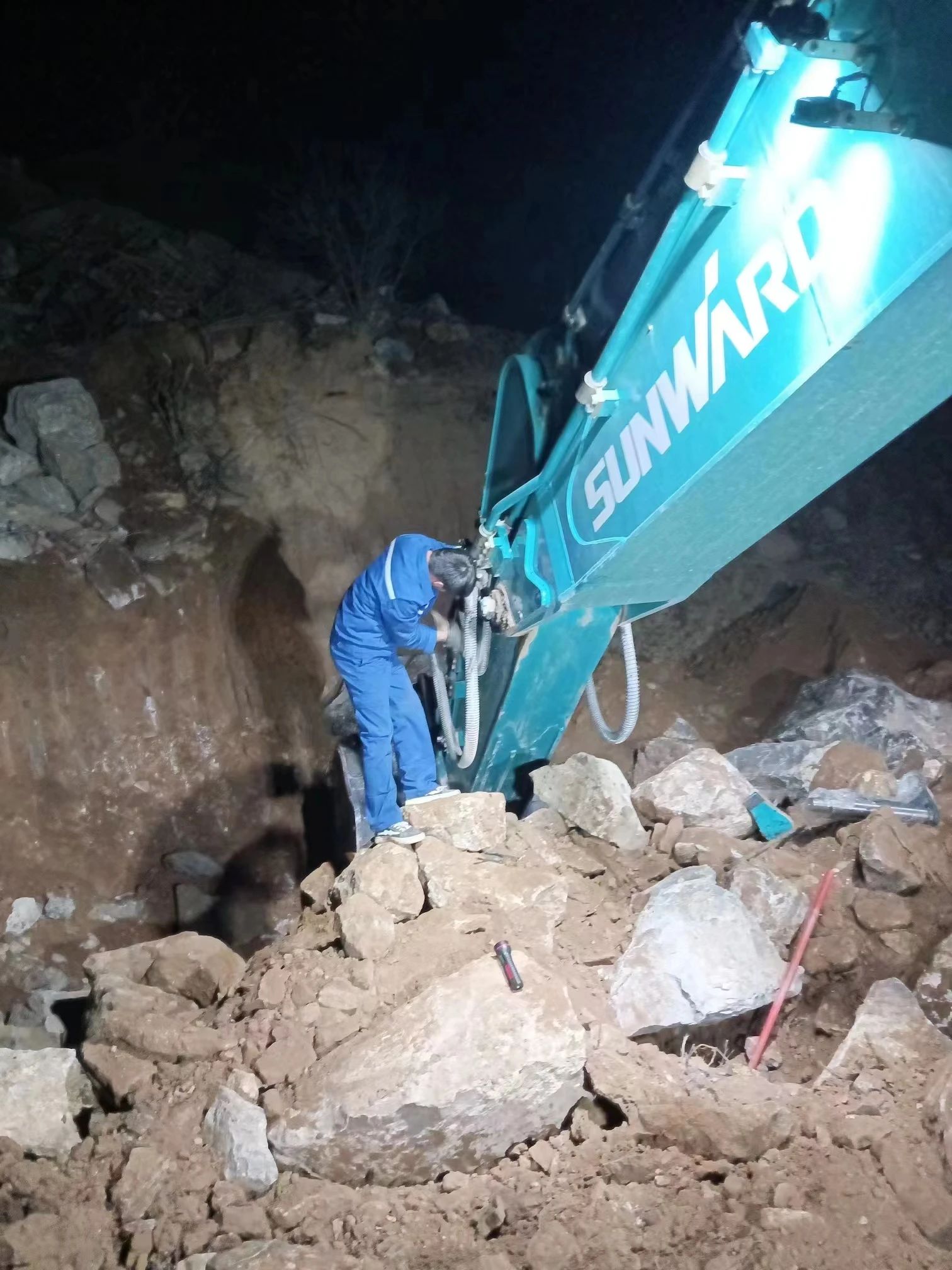 一線“熱”聞 | 專業(yè)售后，用心服務(wù)！山河智能挖掘機(jī)服務(wù)萬(wàn)里行一直在路上