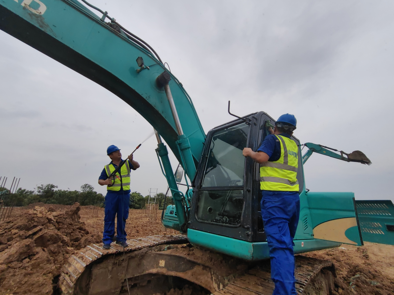 一線“熱”聞 | 專業(yè)售后，用心服務(wù)！山河智能挖掘機(jī)服務(wù)萬(wàn)里行一直在路上