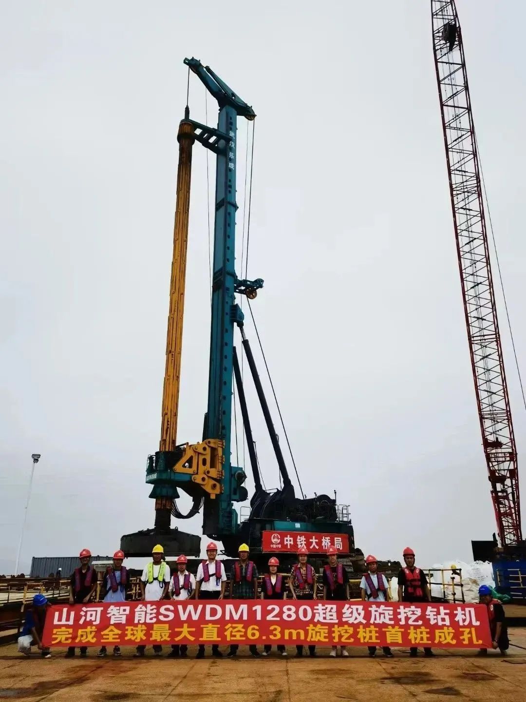 全面告捷！山河智能超級旋挖鉆機(jī)圓滿完成甬舟鐵路西堠門公鐵兩用大橋樁基施工任務(wù)