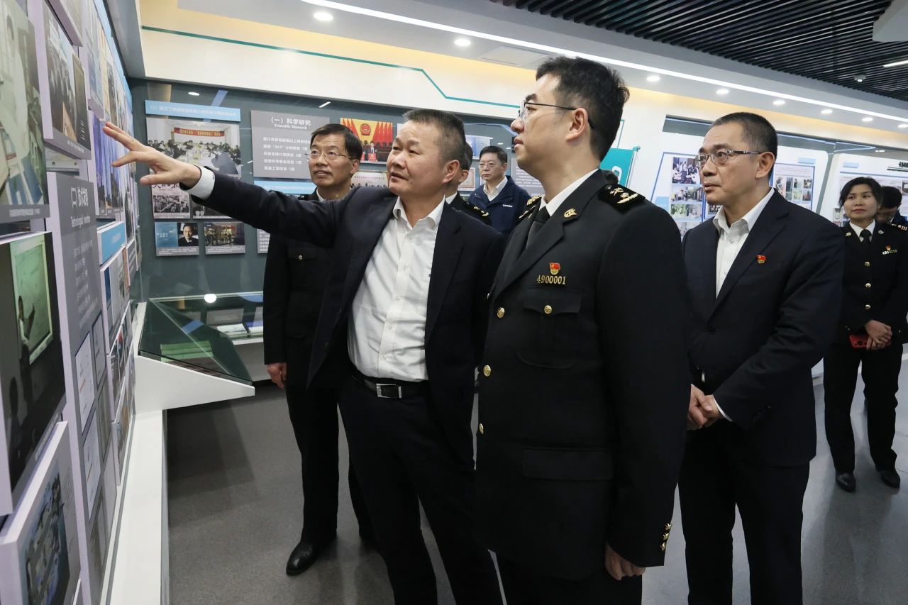 長沙海關(guān)黨委書記、關(guān)長沈大為調(diào)研山河智能