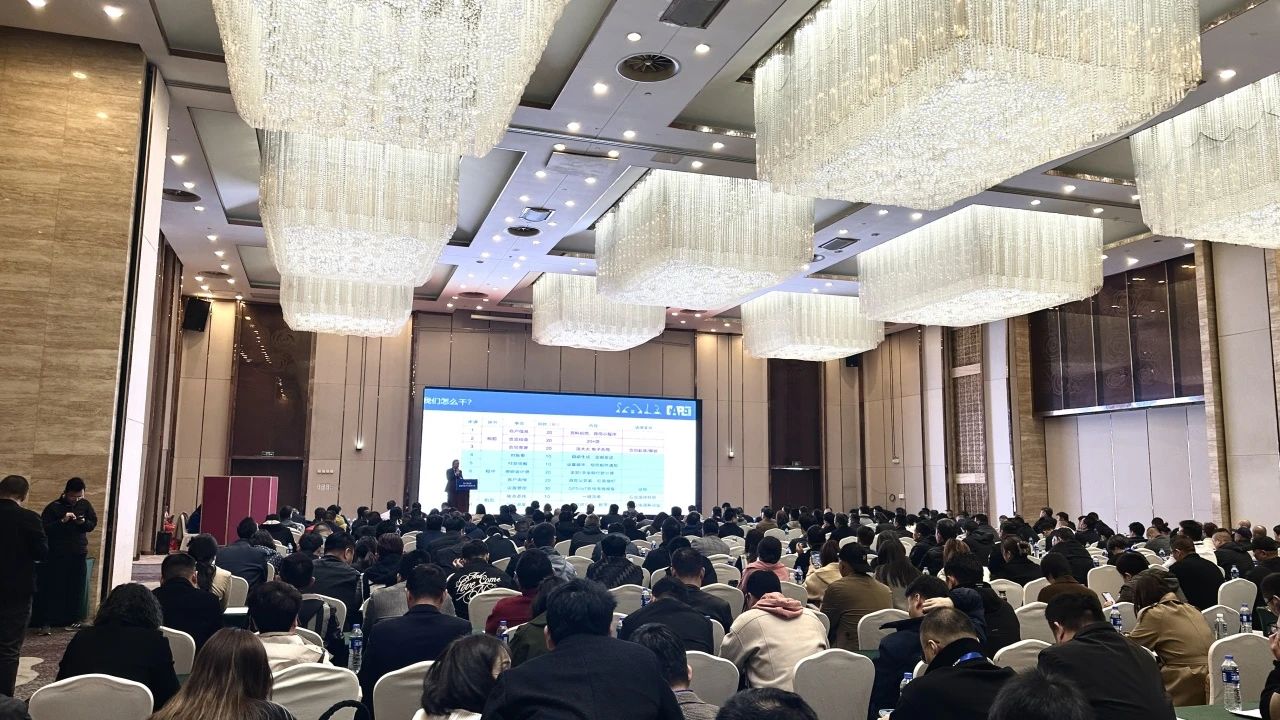 “爆品”來襲，簽單不斷！ 山河智能盛裝亮相第八屆全國(guó)高空作業(yè)平臺(tái)租賃大會(huì)