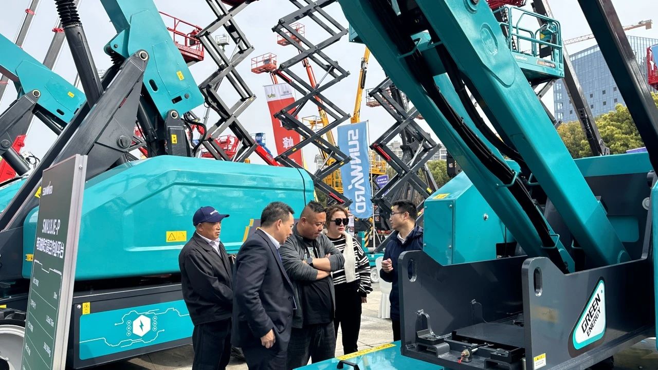 “爆品”來襲，簽單不斷！ 山河智能盛裝亮相第八屆全國(guó)高空作業(yè)平臺(tái)租賃大會(huì)