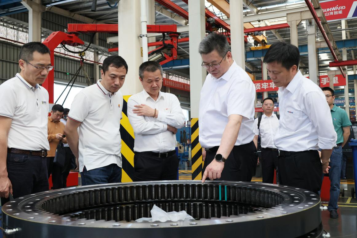 湖南鋼鐵集團黨委書記、董事長李建宇到山河智能調(diào)研交流