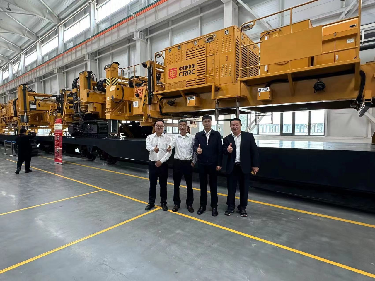 CPH-30J道岔鋪換機(jī)組全球發(fā)布！山河智能與寶雞中車時(shí)代共繪鐵路裝備新篇章！