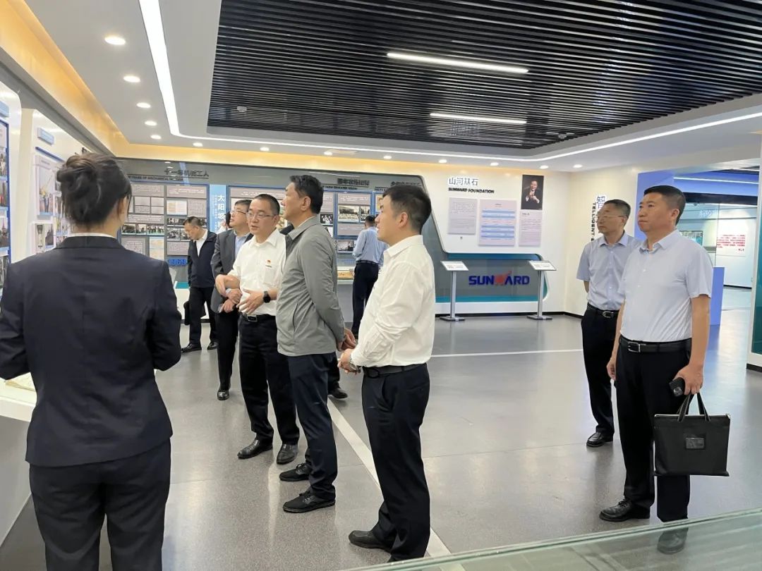 中煤平朔黨委書(shū)記、董事長(zhǎng)陳建一行調(diào)研山河智能