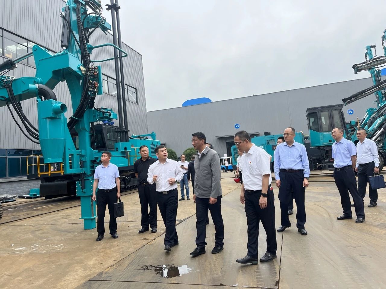 中煤平朔黨委書(shū)記、董事長(zhǎng)陳建一行調(diào)研山河智能