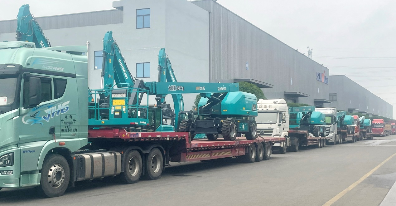 共啟合作新紀(jì)元！山河智能SWT28JE電動(dòng)直臂高空作業(yè)平臺(tái)批量發(fā)貨華東市場(chǎng)