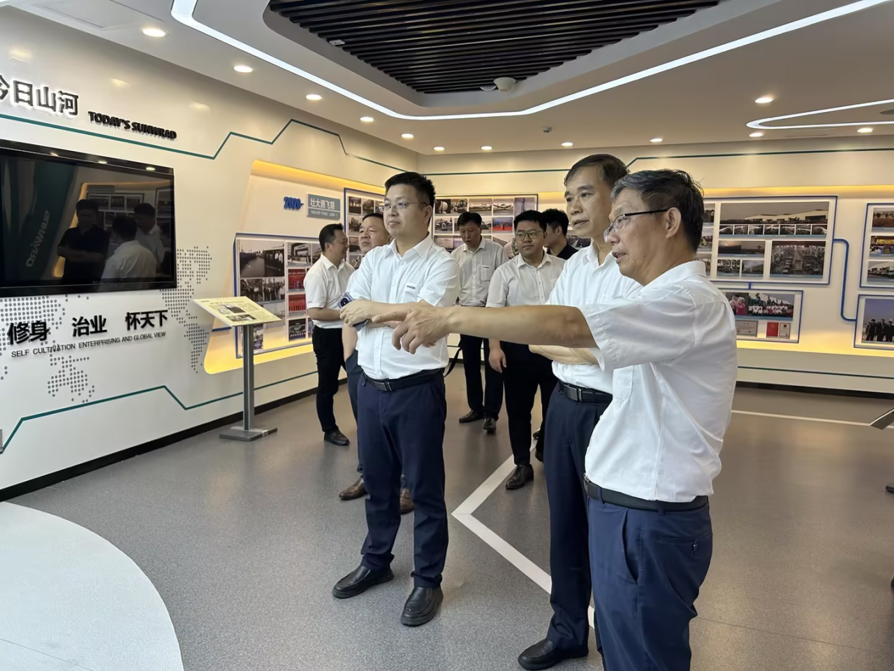 深化交流合作！廣州港李明忠副總經(jīng)理率隊(duì)蒞臨山河智能考察交流！