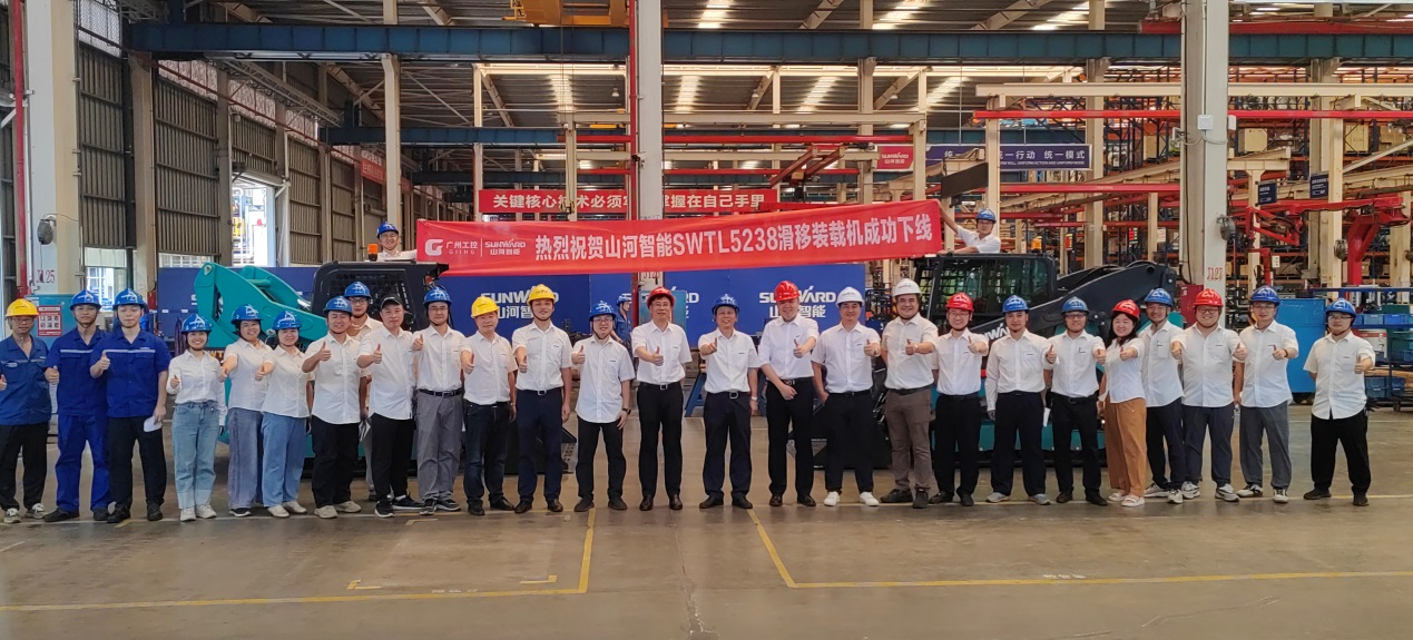 大馬力、高性能、高配置！您要的履帶式滑移裝載機(jī)下線啦！