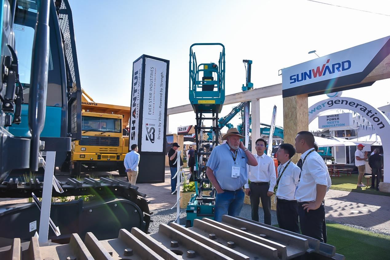 跨越山海，重器遠(yuǎn)航！山河智能亮相南非最大礦業(yè)展會(huì)