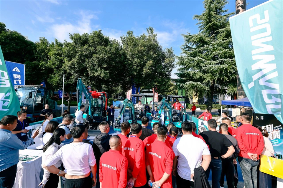 展現(xiàn)“掘”對實力！山河智能亮相2024微挖大會暨小型設(shè)備大會