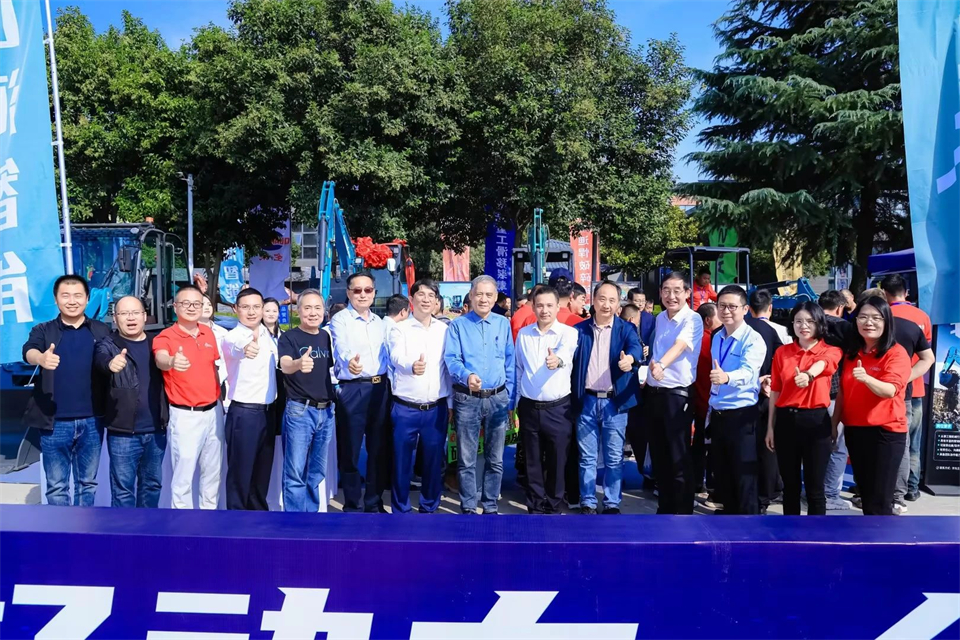 展現(xiàn)“掘”對實力！山河智能亮相2024微挖大會暨小型設(shè)備大會