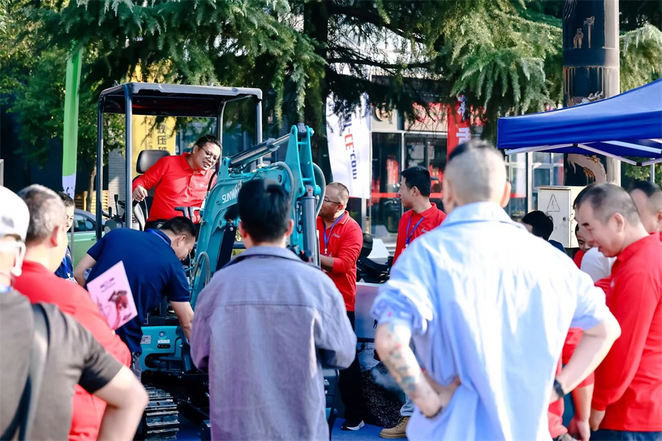 展現(xiàn)“掘”對實力！山河智能亮相2024微挖大會暨小型設(shè)備大會