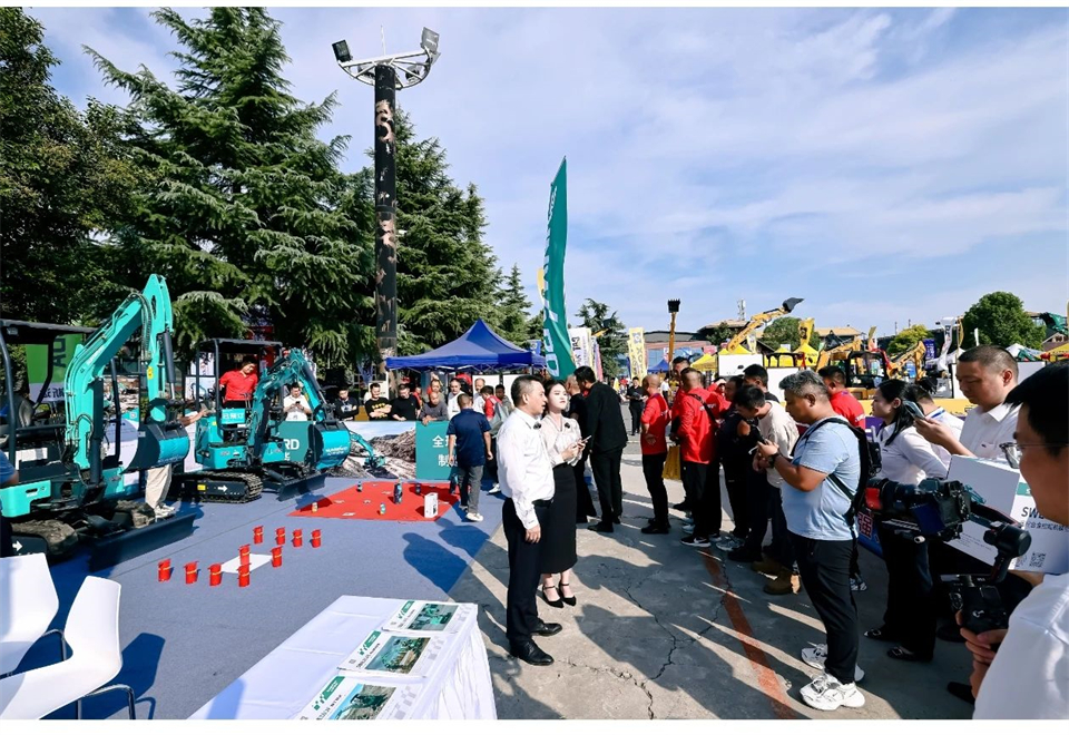 展現(xiàn)“掘”對實力！山河智能亮相2024微挖大會暨小型設(shè)備大會
