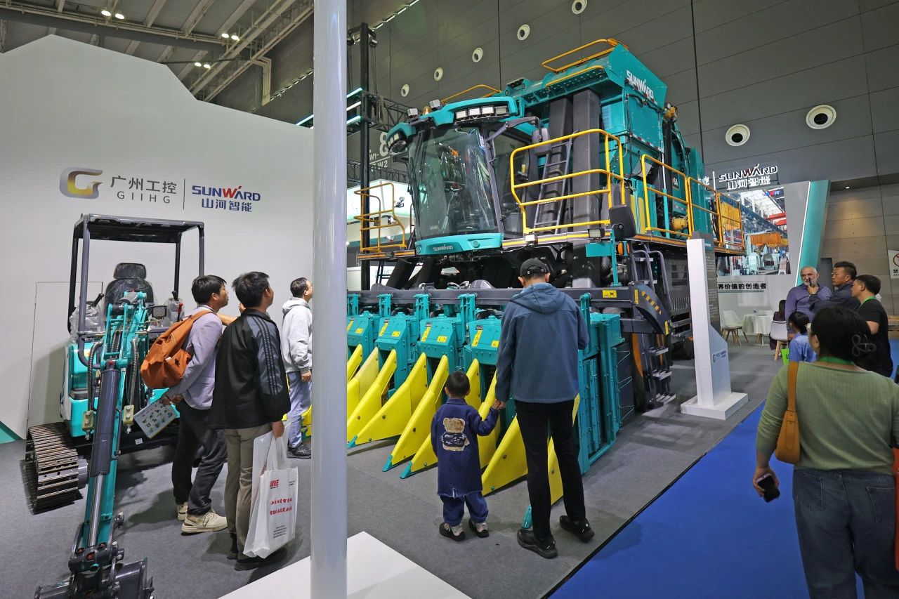 聚焦智能化、無人化！山河智能攜多款產(chǎn)品亮相2024中國國際農(nóng)業(yè)機械展