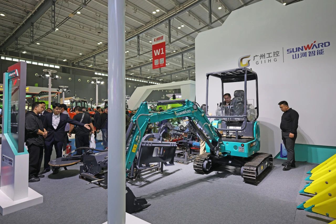 聚焦智能化、無人化！山河智能攜多款產(chǎn)品亮相2024中國國際農(nóng)業(yè)機械展