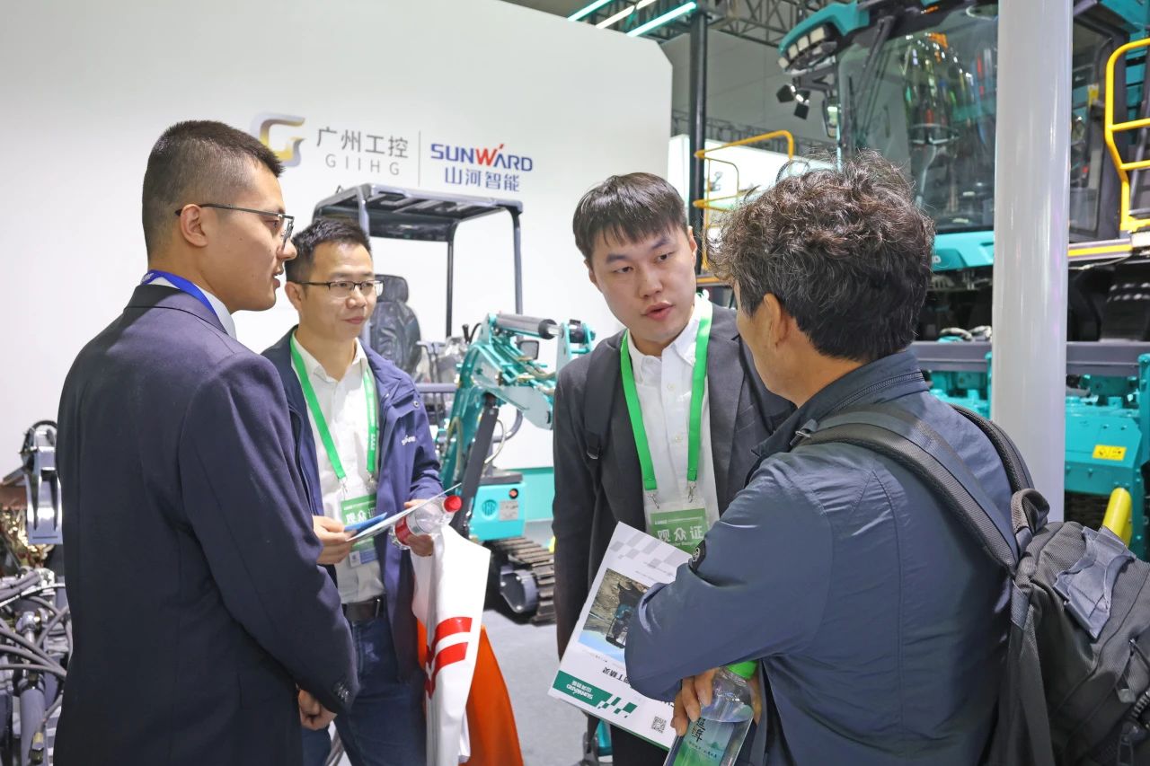 聚焦智能化、無人化！山河智能攜多款產(chǎn)品亮相2024中國國際農(nóng)業(yè)機械展