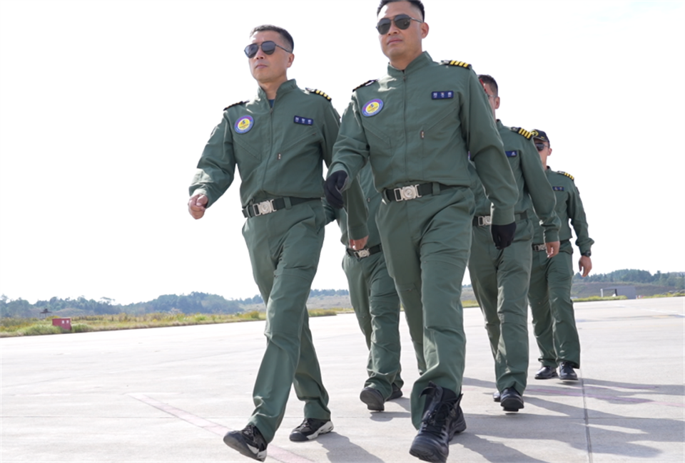 十年織得山河秀，踐行初心創(chuàng)未來(lái)！山河飛行表演隊(duì)成立10周年慶典活動(dòng)隆重舉行