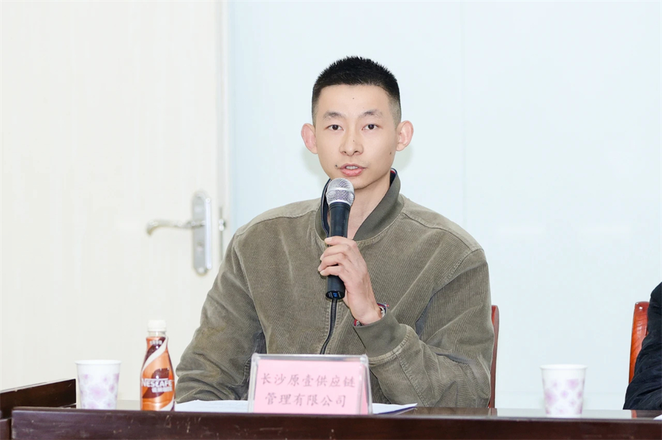 長龍街道、山河智能召開首屆年貨盛惠暨送春聯(lián)文化惠民活動(dòng)工作會議