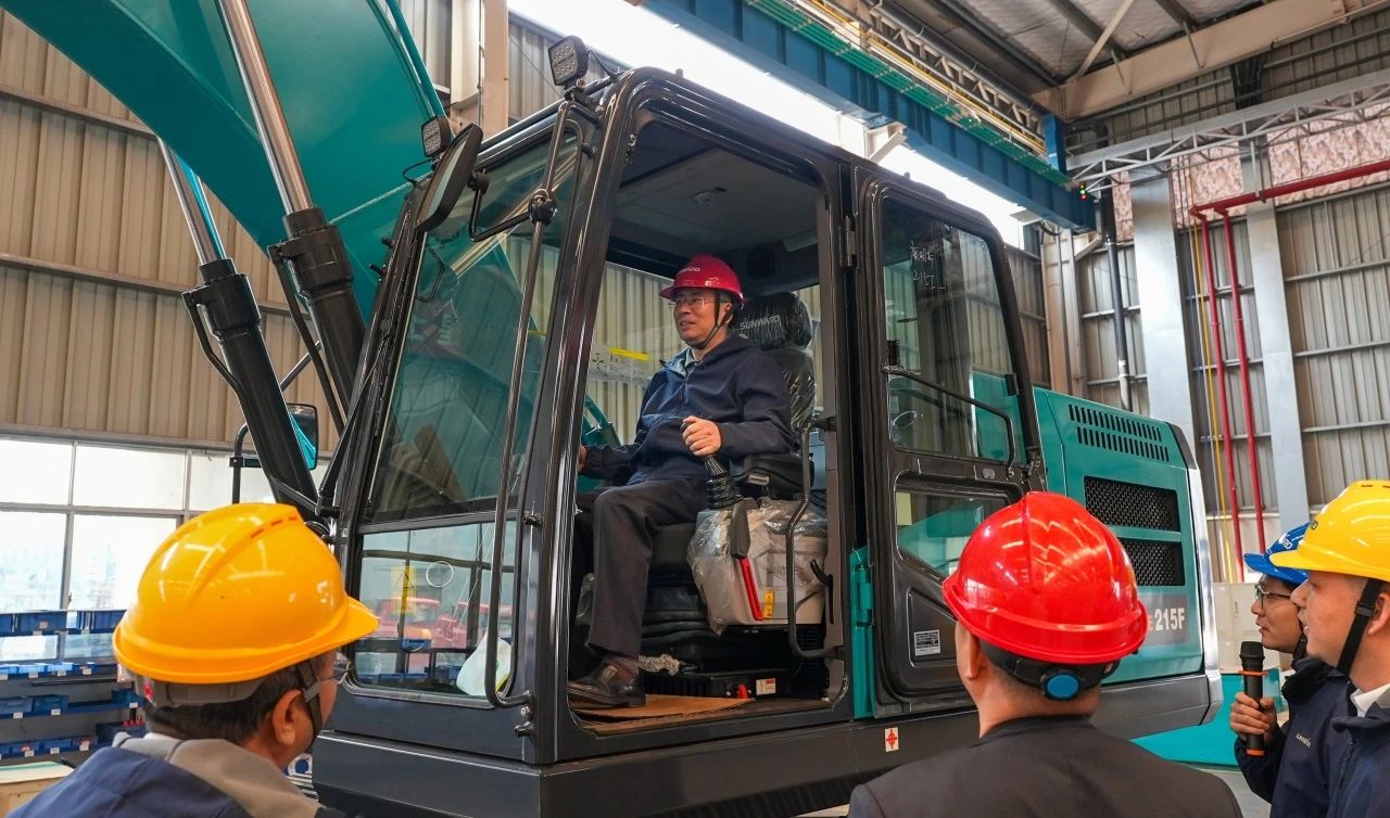 聚焦市場需求，山河智能三款精品工程液壓挖掘機成功下線