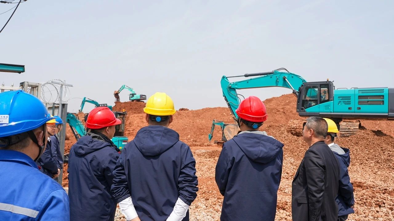 聚焦市場需求，山河智能三款精品工程液壓挖掘機成功下線