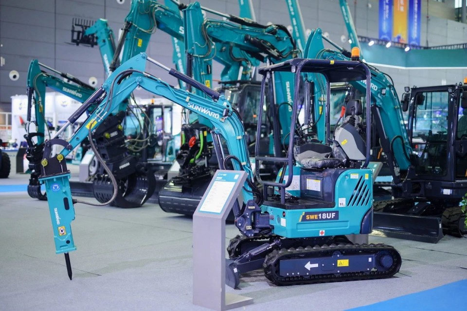 2025 CICEE | 從單一工具邁向多元化解決方案，山河智能呈現(xiàn)非凡挖掘機風采