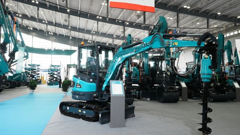 2025 CICEE | 從單一工具邁向多元化解決方案，山河智能呈現(xiàn)非凡挖掘機風采