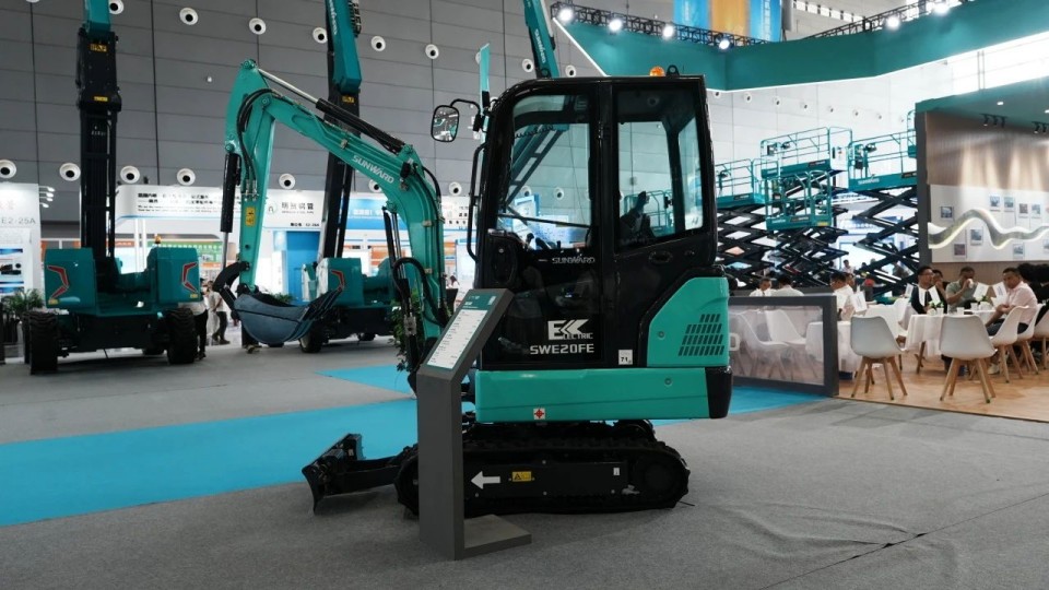 2025 CICEE | 從單一工具邁向多元化解決方案，山河智能呈現(xiàn)非凡挖掘機風采