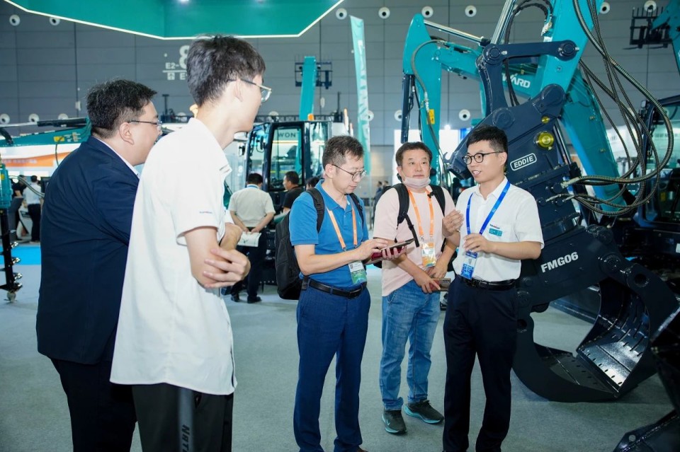 2025 CICEE | 從單一工具邁向多元化解決方案，山河智能呈現(xiàn)非凡挖掘機風采