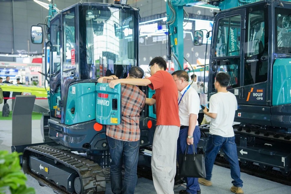 2025 CICEE | 從單一工具邁向多元化解決方案，山河智能呈現(xiàn)非凡挖掘機風采