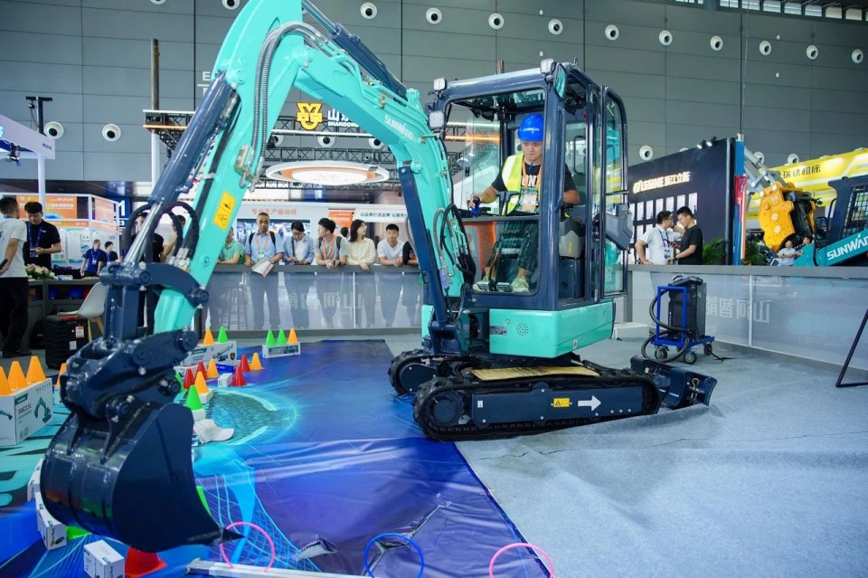 2025 CICEE | 從單一工具邁向多元化解決方案，山河智能呈現(xiàn)非凡挖掘機風采